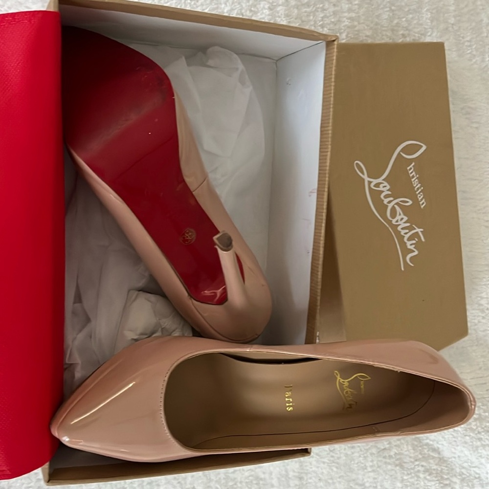 Red bottom platform